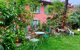 THE SECRET GARDEN ARONA VILLA in Piazza del Popolo 16 Historical Center